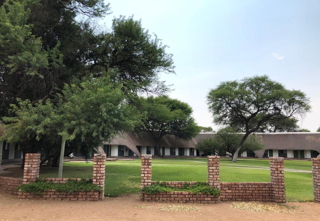 Okahandja Country Hotel Buitenkant foto