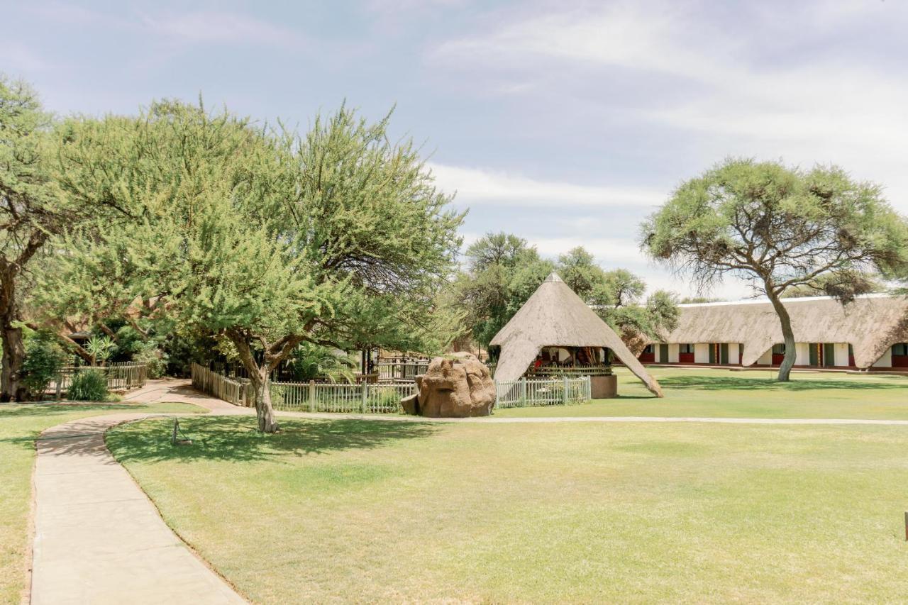 Okahandja Country Hotel Buitenkant foto
