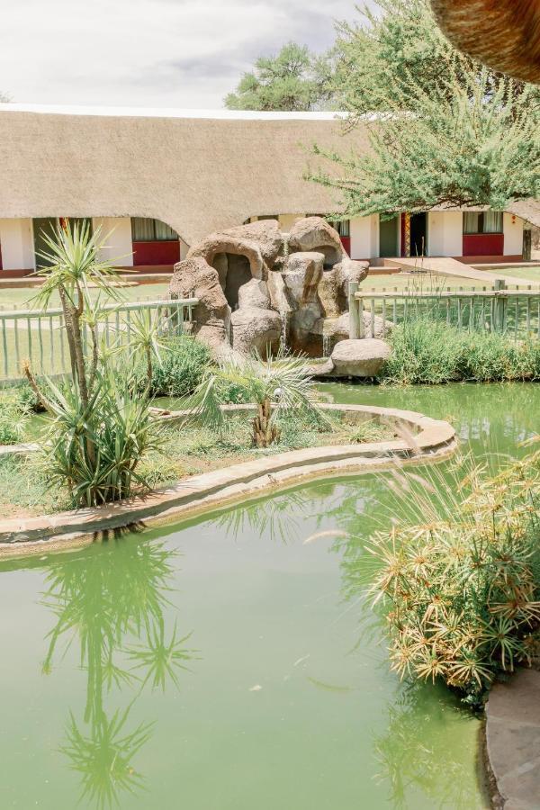 Okahandja Country Hotel Buitenkant foto