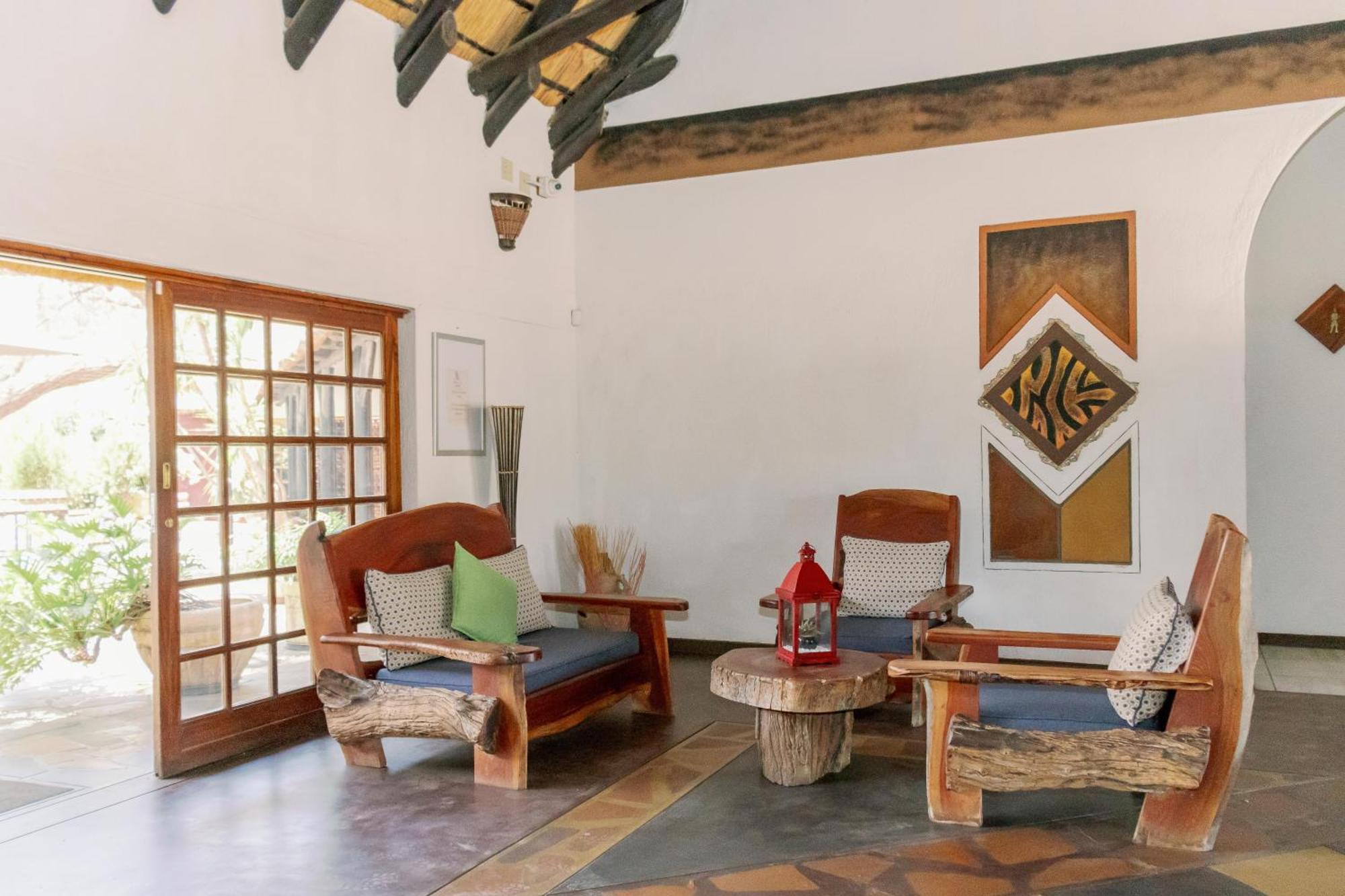 Okahandja Country Hotel Buitenkant foto
